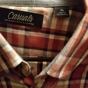 Roundtree and Yorke plaid LS button up